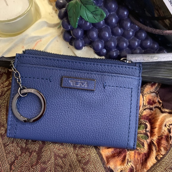 Tumi Accessories - Authentic TUMI Leather zip card case/keychain ❤️
